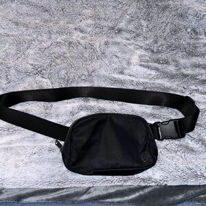 Black lululemon belt bag